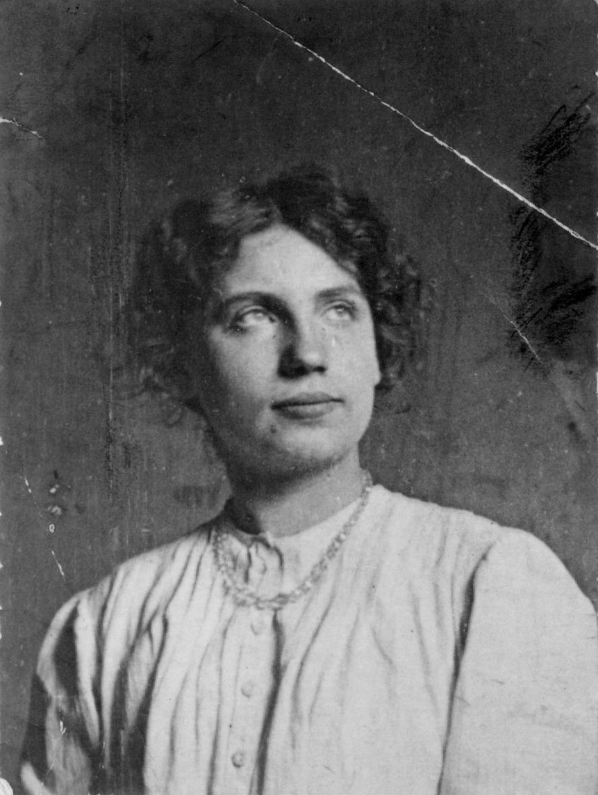 Portrait d'Eulalie Verdier au collier de verre, c. 1911