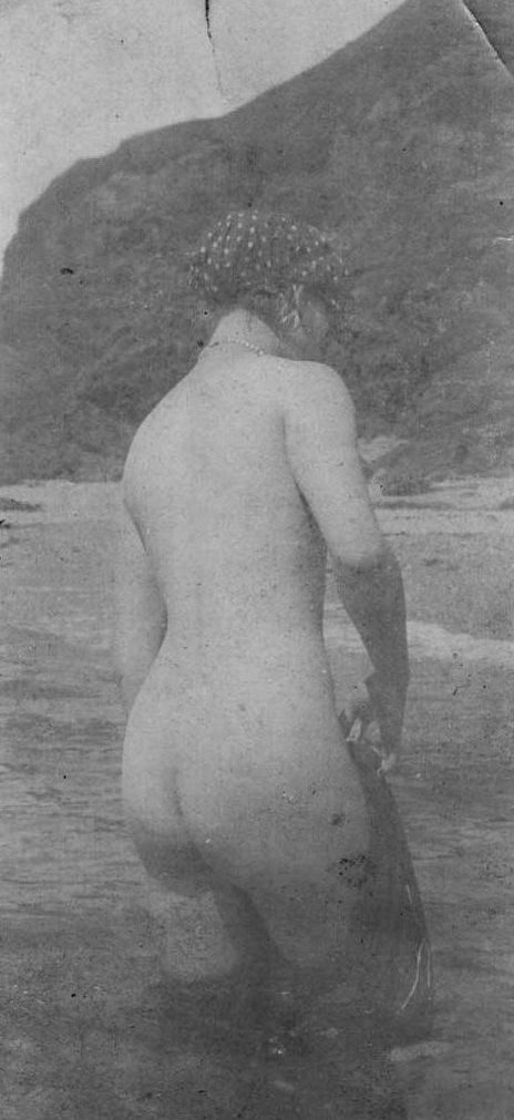 Eulalie Verdier se baignant, 1911-1918